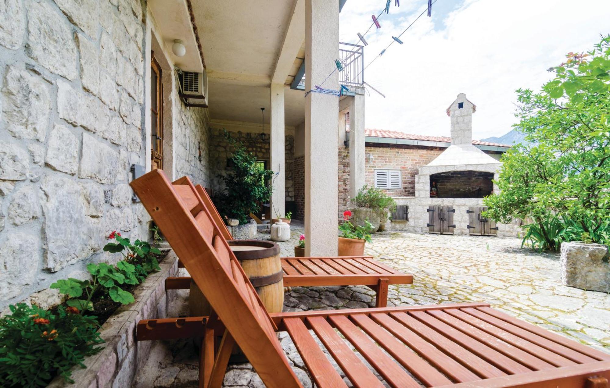 Apartments In Rustic House Risan Zewnętrze zdjęcie