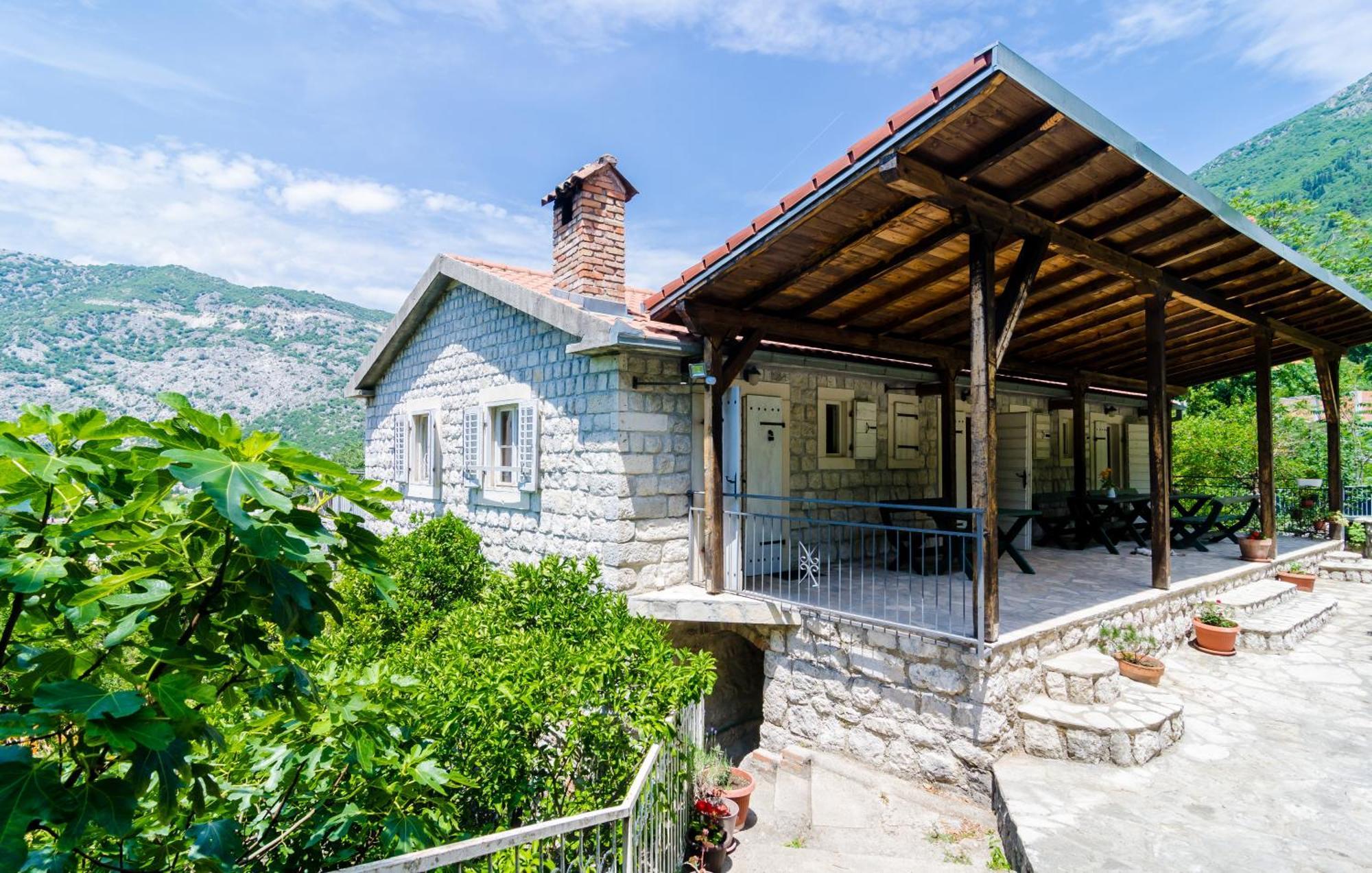 Apartments In Rustic House Risan Zewnętrze zdjęcie